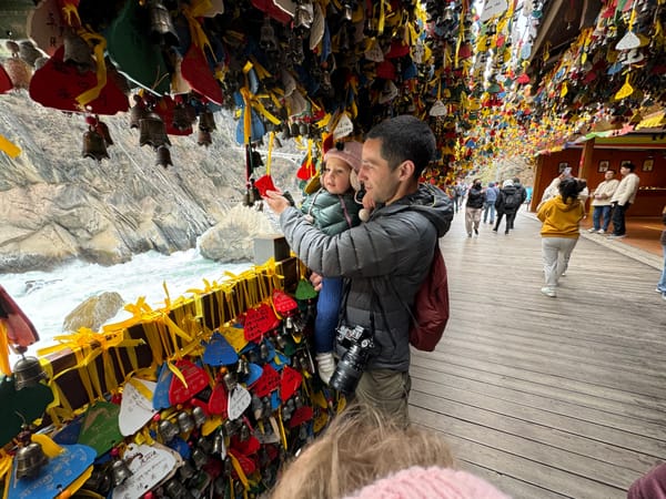 Tiger Leaping Gorge with kids